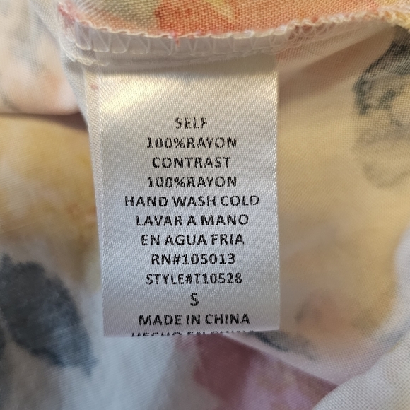 Andree by Unit Floral print long sleeve top Size Small - Picture 7 of 7